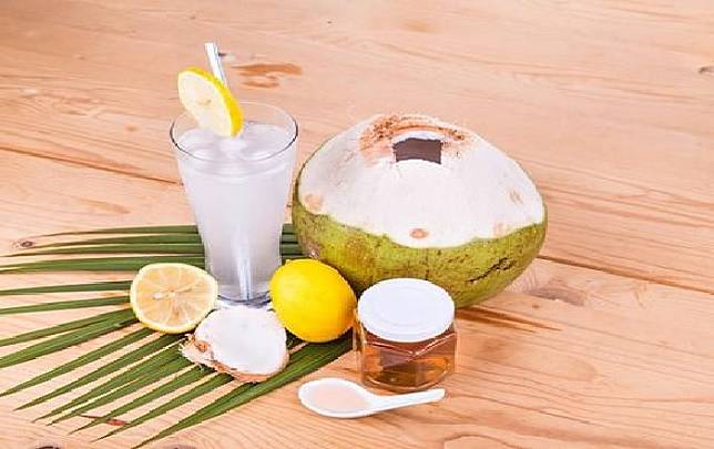 Air kelapa lemon