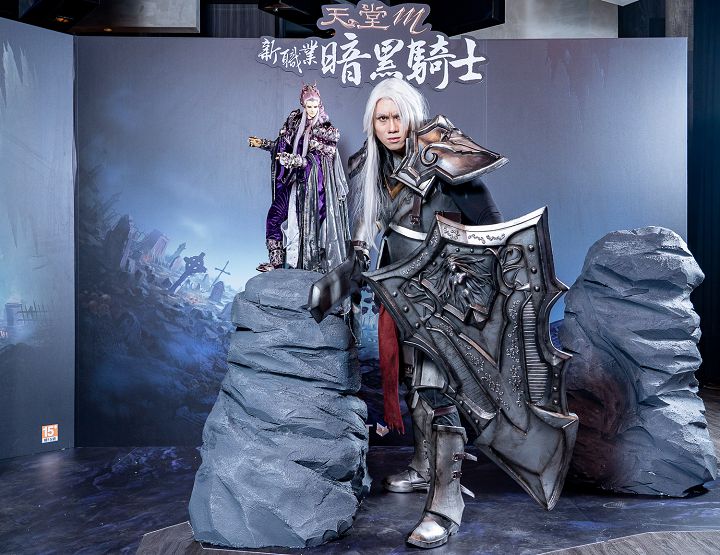 《天堂 M》攜手《霹靂》跨界合作，「素還真」跨刀演繹完美詮釋全新職業「暗黑騎士」。