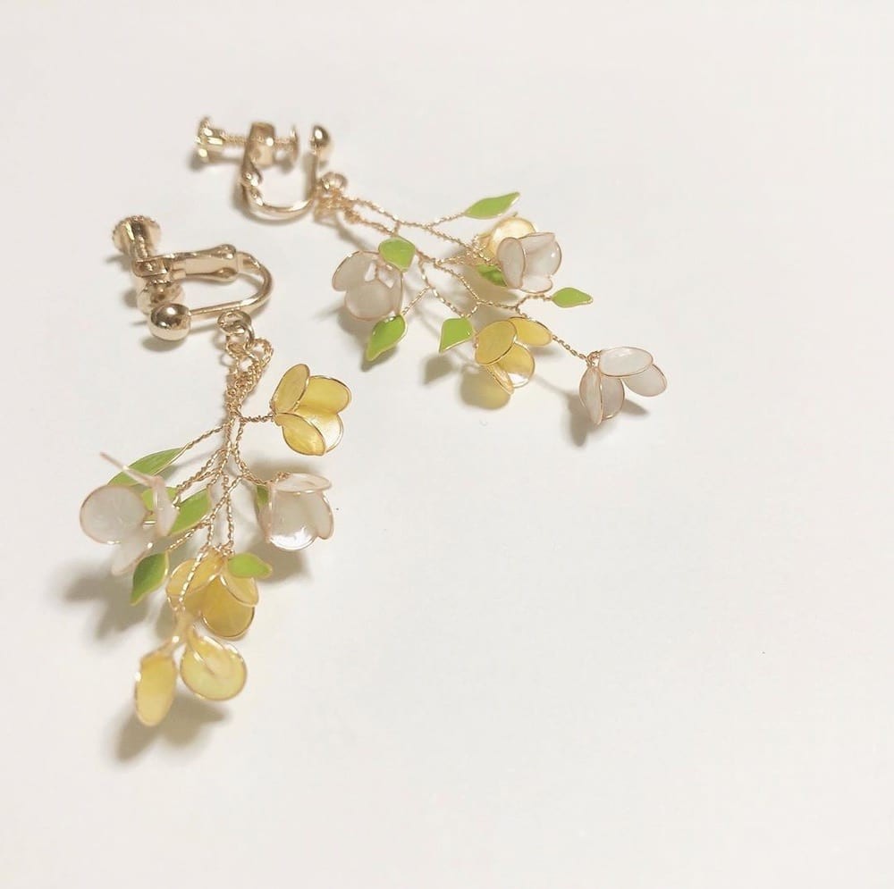 マニキュアフラワーピアスの作り方 余ったマニキュアでこれが