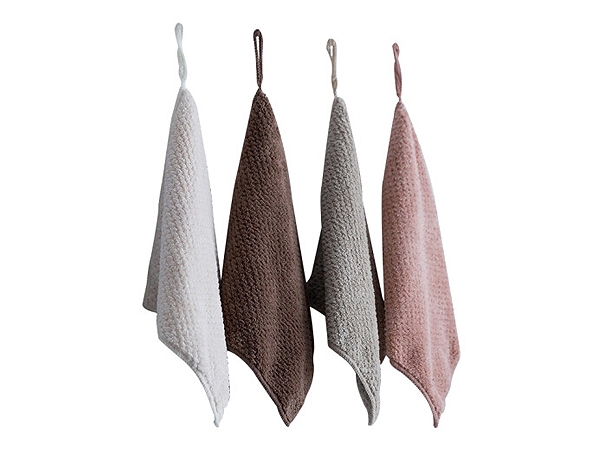 日式微米紡滑紗小方巾(1入) 顏色隨機出貨【D080211】，還有更多的日韓美妝、海外保養品、零食都在小三美日，現在購買立即出貨給您。