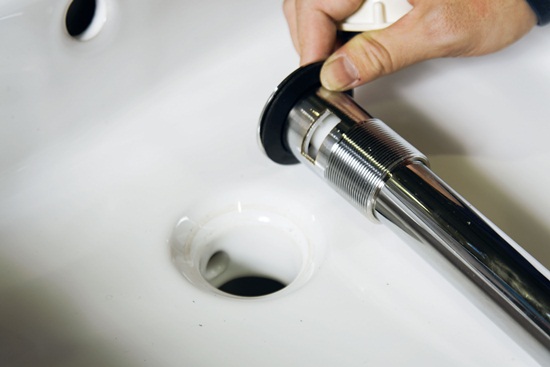 如何更換浴廁洗臉台按壓式落水頭？