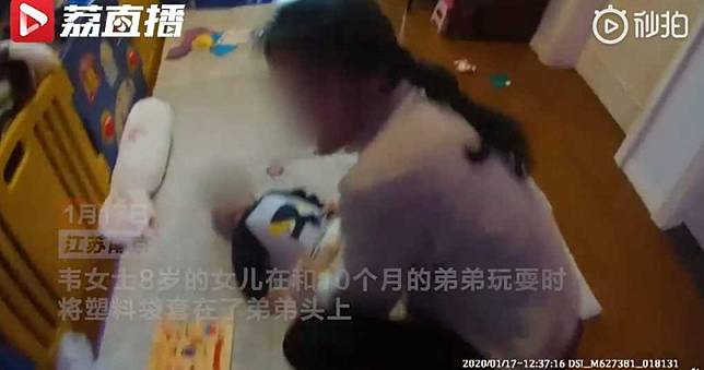 8歲姊玩耍「塑膠袋套弟頭」　網驚不單純：姊姊人格很危險