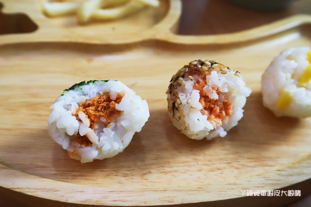 新竹竹北早餐推薦必吃！米八手作飯糰，比超商御飯糰還要大兩倍的巨無霸三角飯糰