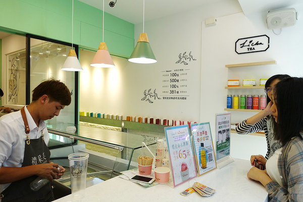 政大飲料推薦-禮采芙文山政大店，文山區健康手搖飲料，有台灣茶葉現泡茶、果茶、塔拉朵冰淇淋、輕食，文青風IG打卡飲料店