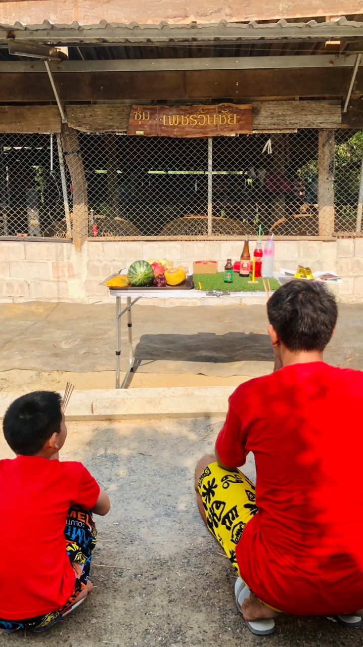 ซุ้มเพชรวันชัย(เด็กกลางซอย)