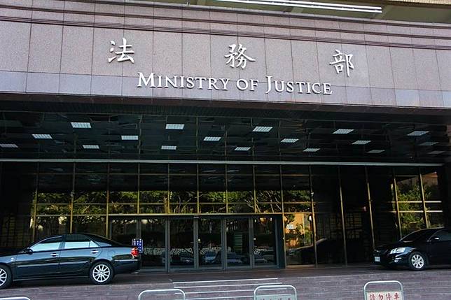 造謠衛生紙與口罩原料相同法務部將速查嚴辦