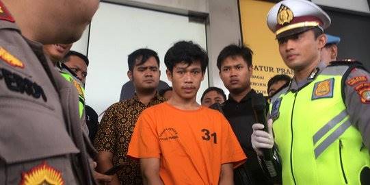 Sedangkan Y, kekasih Adi Saputra yang dalam video terdengar menangis tersedu-sedu hendak menghentikan aksi pacarnya diketahui seorang penjual minuman.