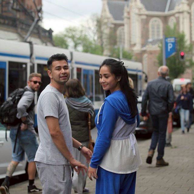 12 Foto Tak Sadar Kamera, Raffi Ahmad dan Nagita Slavina Ternyata Memang Mesra Sehari-hari