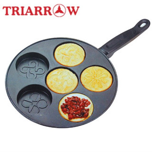 2.將餡料裝入裝有麵糊的洞內，受熱直到麵糊成為熟透酥脆的外皮，即可剝下。3.將沒放餡料的餅皮拿起蓋在有料的餅皮上，適當的將2面翻拷。 4.餡料可依個人喜好更換，享受創意甜點美味更健康。【注意事項】1.