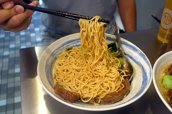 南京復興牛肉麵-神仙牛肉麵+GTD手搖飲，台北中山長春路好吃牛肉麵，台北牛肉麵外送，牛肉、麵條、湯頭都好吃的中山區牛肉麵(含神仙牛肉麵菜單)