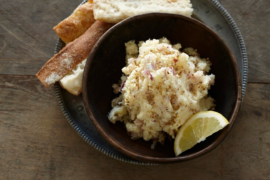 捨ててしまっていない パクチーは根や茎まで美味しく食べられる