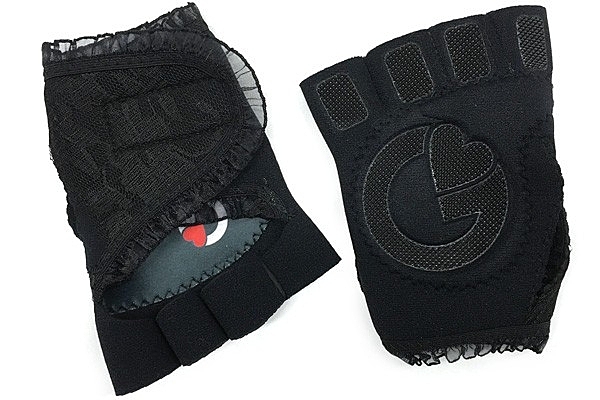 整雙美國設計手工生產，輕盈的潛水布料與繽紛的色彩讓你運動起來時尚不一樣！保護手部肌膚又吸睛！