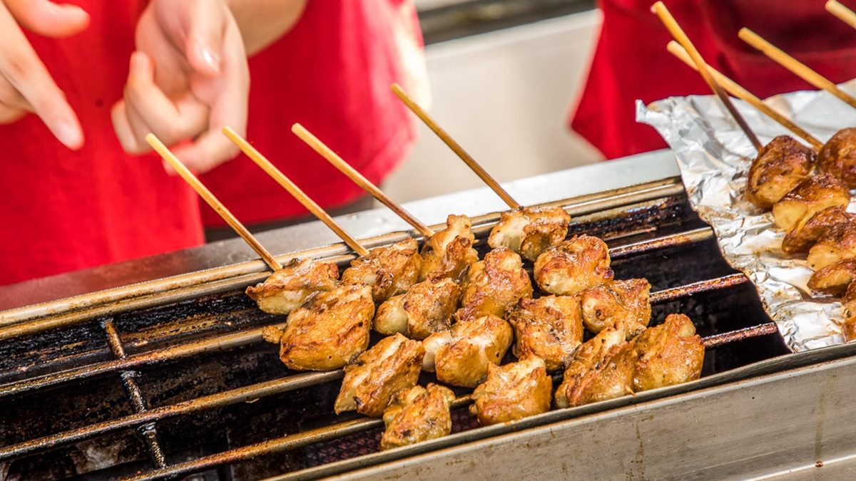 不只臭豆腐！老饕帶路「深坑老街」７必吃：最強雞屁股、豆腐麻糬、芋圓冰