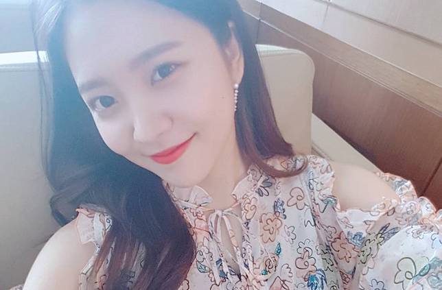 8 Inspirasi Memakai Dress Buat Lebaran ala Yeri Red Velvet Buat Kita yang Bertubuh Mungil