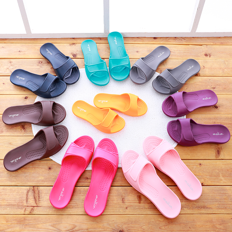 All Clean環保室內拖鞋，超輕量設計減輕行走負擔，讓足部如釋重負！鞋中底模擬腳底掌紋，完美貼合，前緣按摩柔珠設計，給您舒壓腳底SPA更透氣，搭配底特殊波紋與防水凹槽設計，吸震止滑讓一步都安全更自