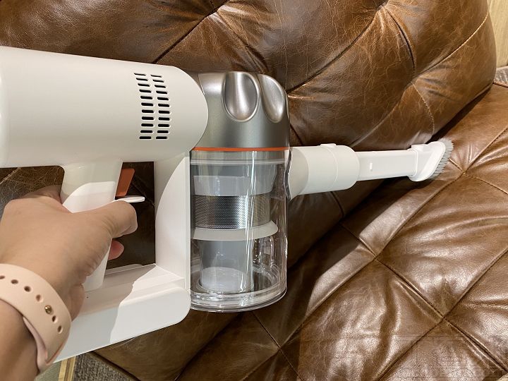 追覓 V9P 無線吸塵器：6,000 元有找的白色簡約風，功能與潔淨力不馬虎