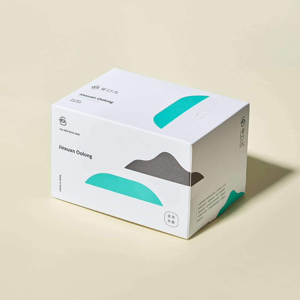 來自南投名間的舜口好茶金萱烏龍金萱烏龍的茶青選用再茶樹上生長期48-50天的熟嫩度做採收，具獨特奶香，產出的茶葉柔嫩，厚實且飽滿。我們保留茶葉原本風味，採輕烘培半發酵方式製茶，茶葉散發原始香氣，品茶起