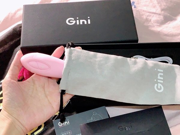 「按摩棒」單身狗戀人夫妻重拾歡愉- Gini C2 小翅膀按摩棒情趣用品開箱分享