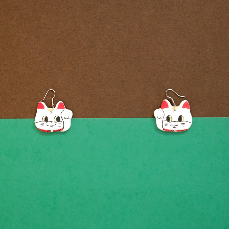 招財貓陶瓷耳環 / 3.5x2.8x0.2cm 單個重量3g （背面為白色、無釉）