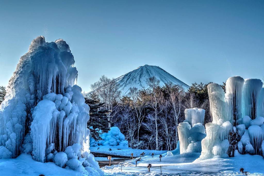 從富士山奔流出來的白色藝術 山梨縣富士五湖的雪祭們 是日日本 Line Today