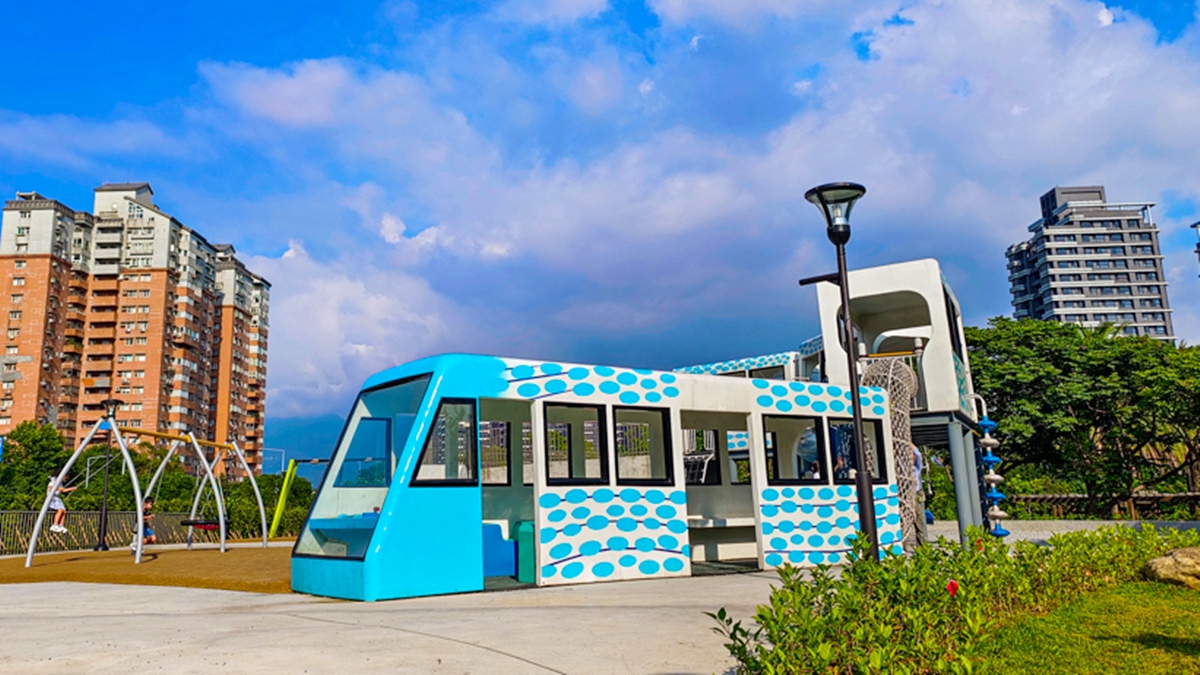 玩到虛脫都不想回家！雙北８「最強親子公園」：28米長滾輪滑梯、輕軌遊樂場