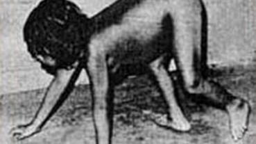 脫離文明社會已久 由「非人類」母親養大的另類生活方式