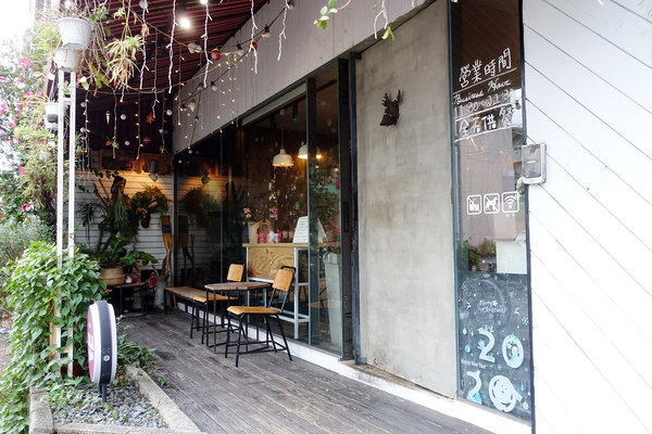 新竹東區竹科人及交大學生聚餐約會美式餐廳，LALA Kitchen新美式餐廳新竹科園店，餐點份量多楓糖鬆餅炸雞超好吃(含LALA Kitchen菜單) 