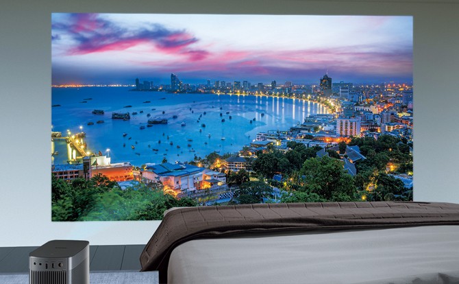 モバイル の域を超えた 高画質 高音質プロジェクター Xgimihalo