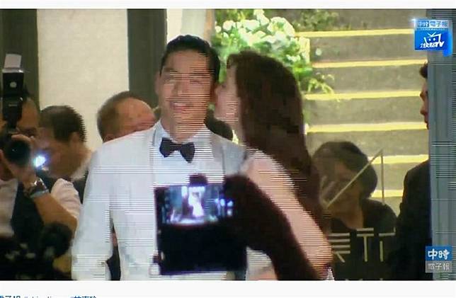 林志玲換裝再現身！深V婚紗美到驚人 民眾尖叫聲爆棚