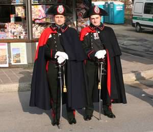 Unik, 6 Seragam Militer Dari Berbagai Negara Ini Kocak Banget! Kira-Kira Teroris Takut Ngga Ya?