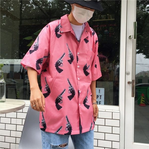 日系時尚街頭休閒寬鬆翻領鈕扣手槍印花短袖襯衫 海難襯