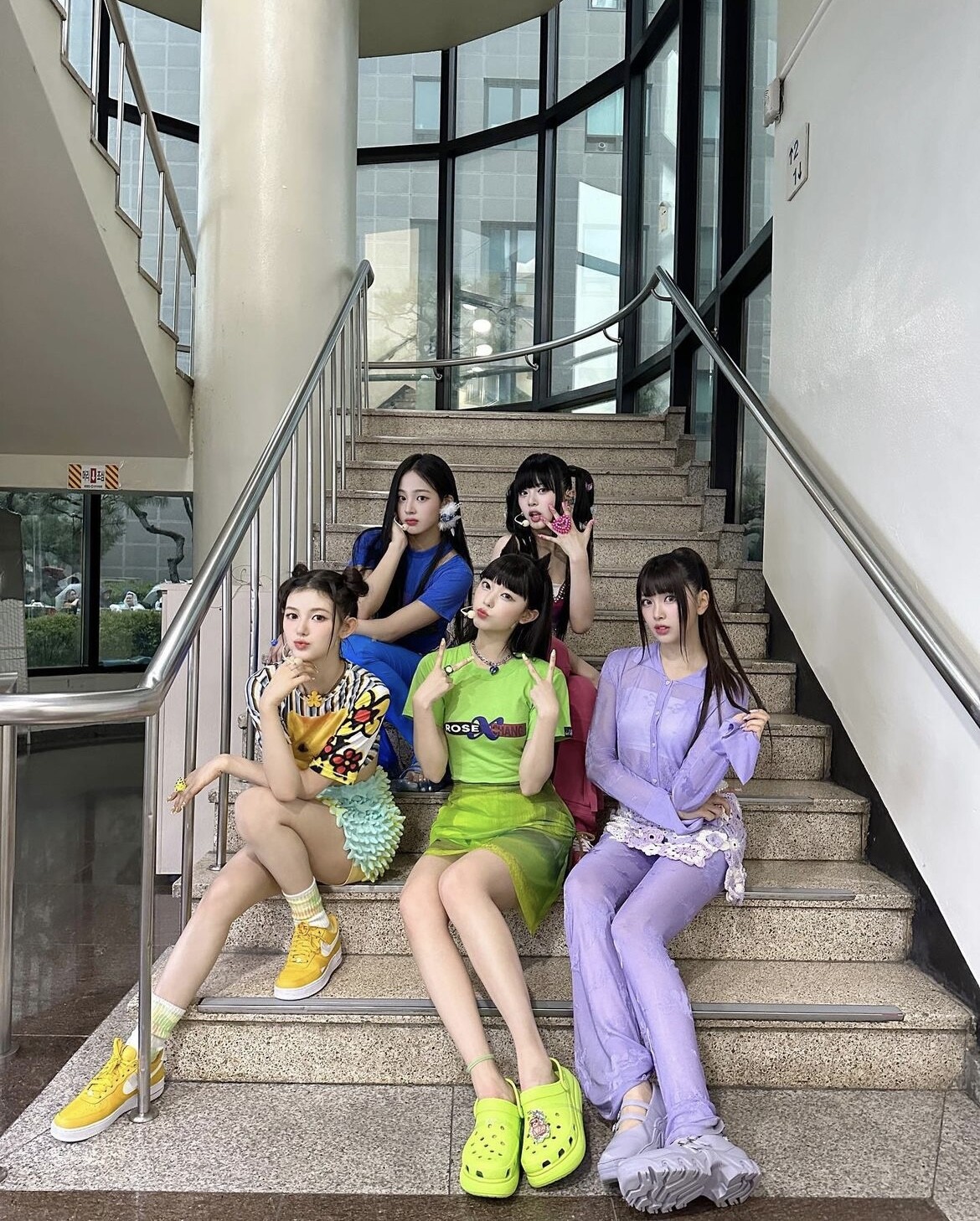 Crocs也跟上芭比風！新款Crocs經典人魚高跟鞋，穿上秒變大長腿美女！