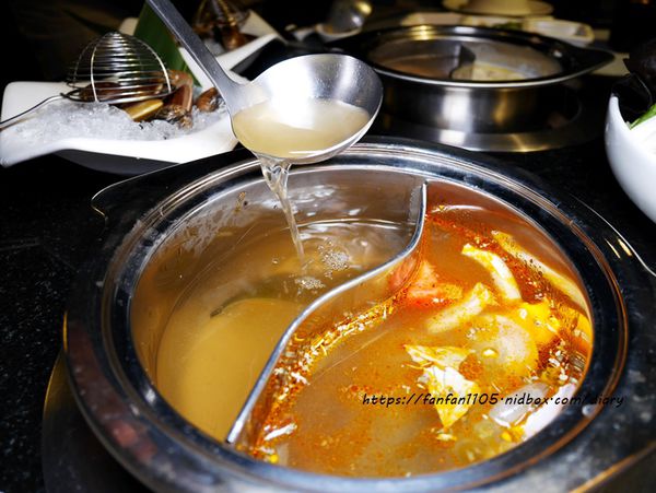 【內湖美食】明水然日式海鮮鍋物 #個人鴛鴦鍋 #黑松露牛奶鍋 #椰子雞鍋 #馬賽蕃茄海鮮 #無菜單鐵板燒 (16).JPG