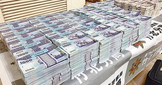 拾荒大亨藏6500萬鈔票山　遭鴛鴦盜搬空爽過年