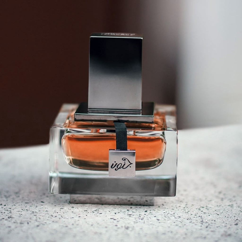 【靈感及香調描述】前調:沉香木 豆蔻 花香中調:琥珀 胡椒 香料基底調:白麝香 琥珀 沉香Junoon-leather 逐夢-時尚之都 50mlJunoon是一款香水領域中被大眾忽略的三部曲之三.靈感