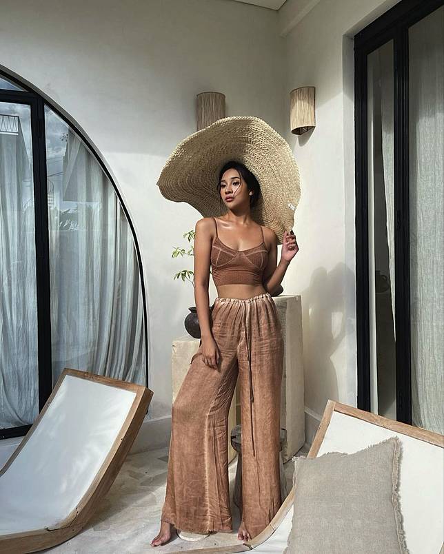 Deretan Penampilan Eksotis Anya Geraldine Dengan Kulit Gelap, Biasa Tampil Putih Mulus