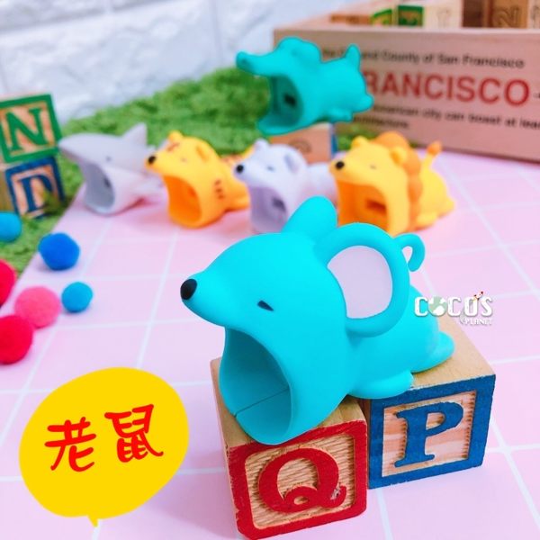 日本正版 Dreams 動物咬咬豆腐頭保護套 充電頭 插頭 保護套 IPHONE豆腐頭 老鼠款 COCOS PP300