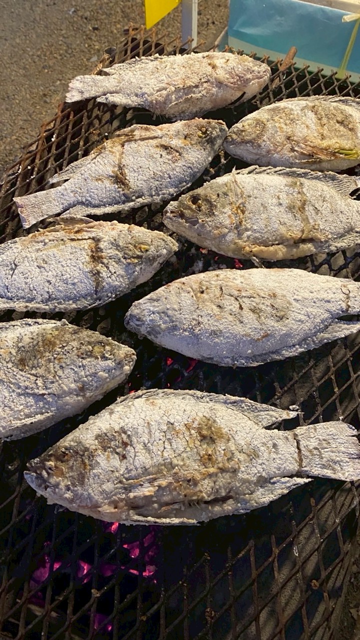 เมี่ยงปลาเผา หน้ามอ เผาใหม่ทุกวันเก่าโยนทิ้ง โทร0639151960