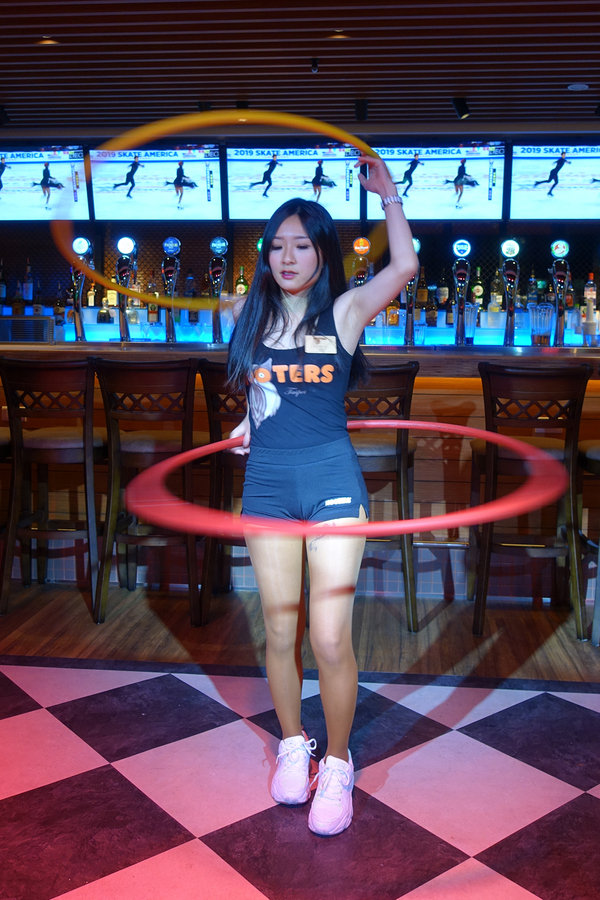 Hooters信義店-遠百信義A13餐廳推薦，HOOTERS美式餐廳大遠百14樓信義店，近看101及百萬級景觀的遠百深夜食堂，遠百信義A13聚餐餐廳