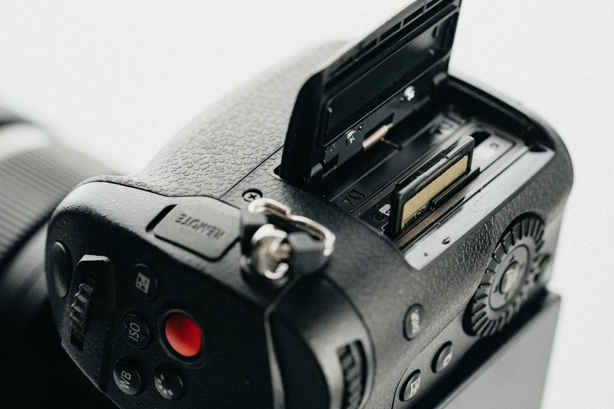 Panasonic GH5 II 擁有雙 SD 卡槽