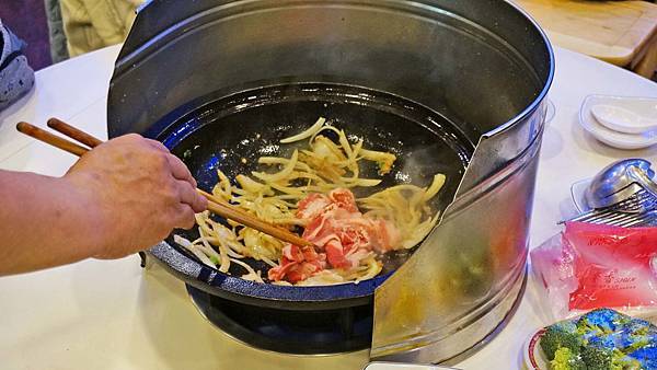 【蘆洲美食】尚品石頭火鍋-自助式的石頭火鍋店 【蘆洲美食】尚品石頭火鍋-自助式的石頭火鍋店