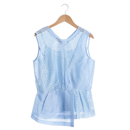 ●年輕具時尚，注重女人丰采的時裝品牌 ●著重唯美的細節、新穎的織品、精緻的裝飾物 ●專業剪裁流行輪廓，深受追求時裝先鋒的女性喜愛