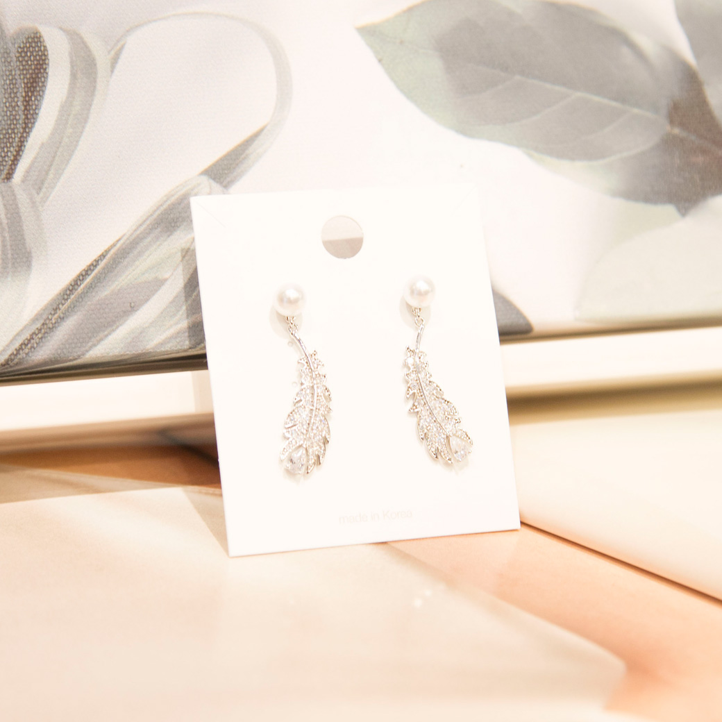 販售方式＊賣場採取現貨+預購方式同步販售，請可以接受等待的買家再進行購買。＊現貨商品於【款項已確認】後3個工作天內會寄出(不含例假日)。＊預購商品則需等待追加約7-20個工作天(不含例假日)，此為平均