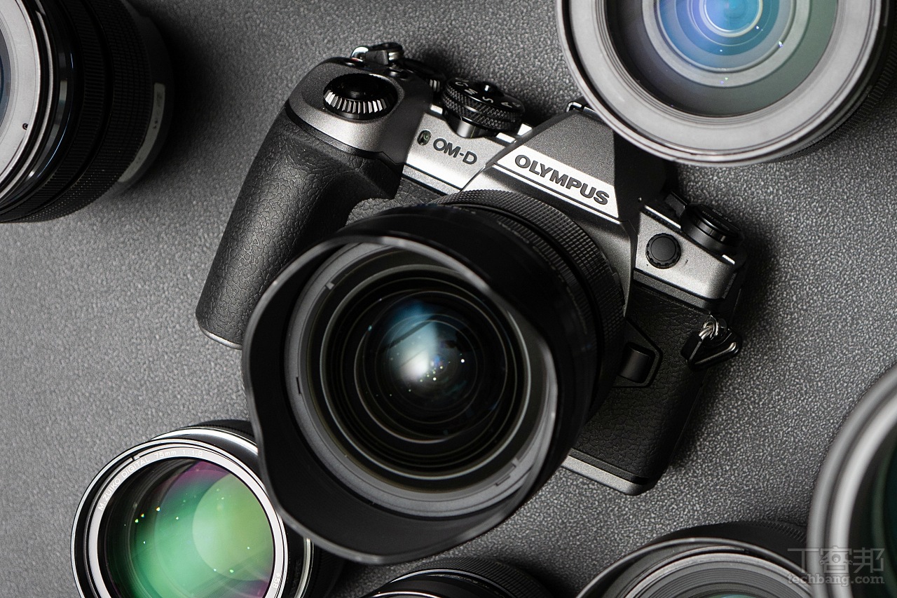 全球限量2,000台，Olympus推出E-M1 Mark II鈦銀紀念版