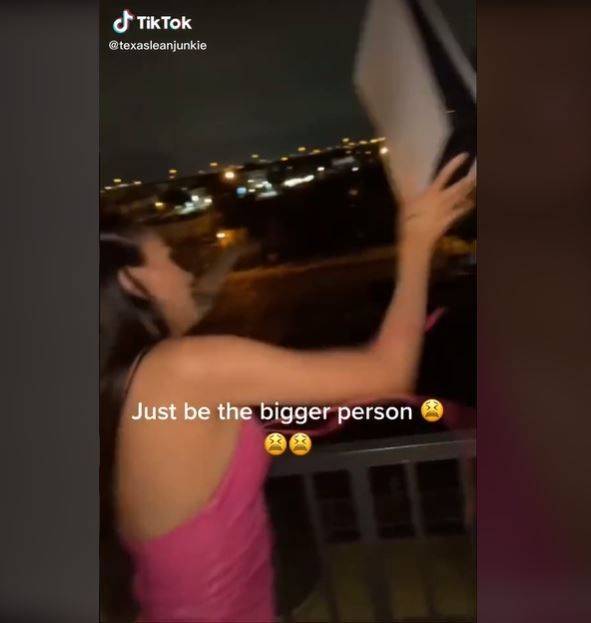 Viral Video Wanita Buang PS5 Pacar dari Balkon, Aksinya Jadi Perdebatan  Warganet | Suara.com | LINE TODAY