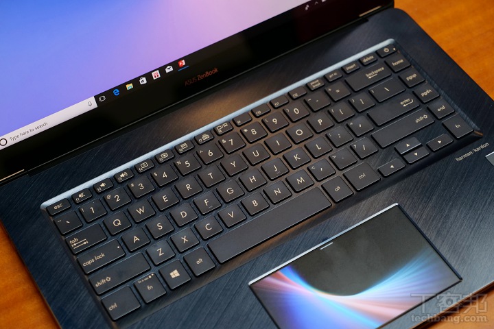 Asus 推出雙螢幕筆電 ZenBook Pro，觸控板「ScreenPad」變成你的第二個螢幕