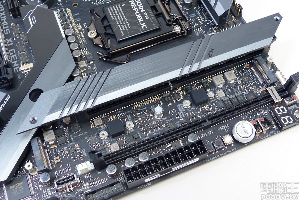 主機板內建 2 組 M.2 插槽支援 PCIe 3.0 x4 與散熱片，連結至晶片組因而支援 Optane Memory 加速技術，但共用 2280 鎖點