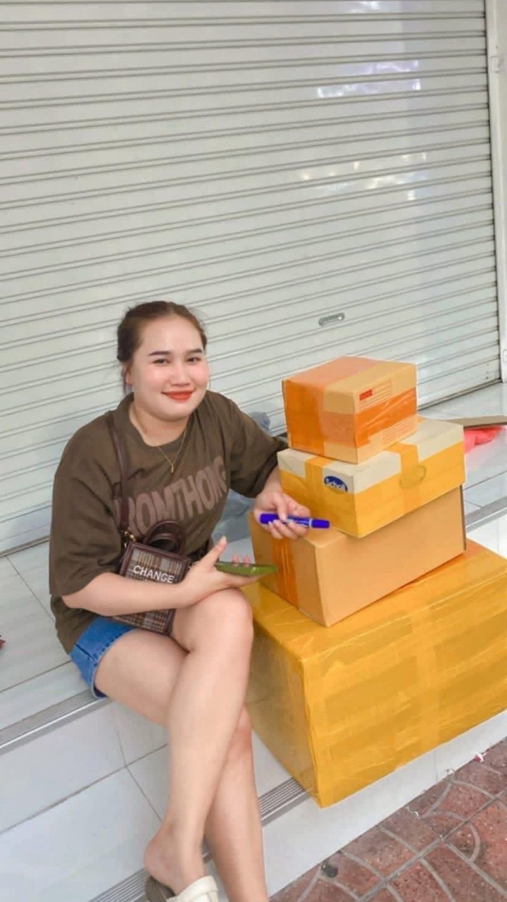 ดาวรรณ กิ๊ฟชอบสำเพ็ง🛍️📲