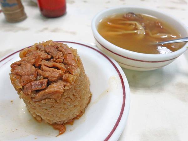 【台中美食】味泉米糕-忠孝夜市裡的超人氣小吃店 【台中美食】味泉米糕-忠孝夜市裡的超人氣小吃店