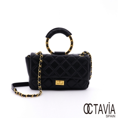 菱格紋的小羊皮 手感細膩的像剛出浴的肌膚 半鍊的牛皮肩背帶 流露濃濃的女人味